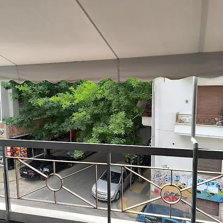 διαμέρισμα επάνω στο σταθμός * Athens