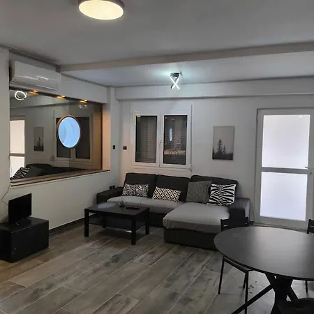 διαμέρισμα επάνω στο σταθμός Apartment *