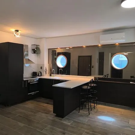 διαμέρισμα επάνω στο σταθμός Apartment Athens
