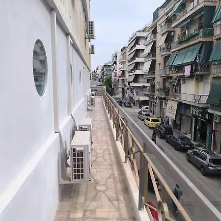 διαμέρισμα επάνω στο σταθμός * Athens